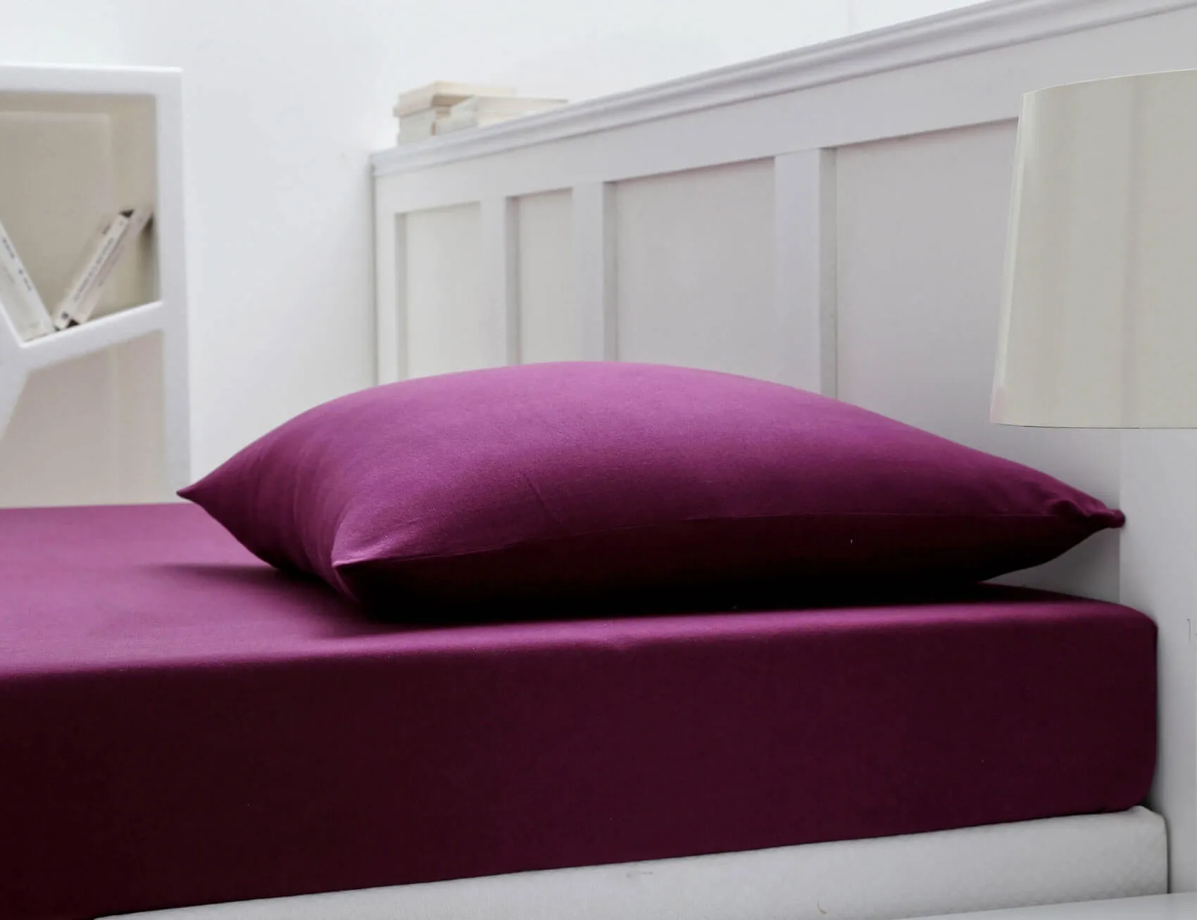 Простыня для кроватей с подъемом головы JERSEY UNI Cyclamen от магазина Beddington.ru