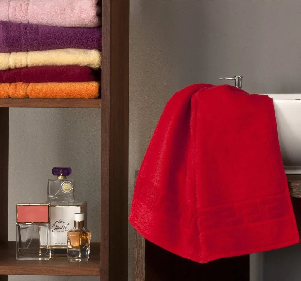 Махровое полотенце Dreamflor красного цвета от магазина Beddington.ru