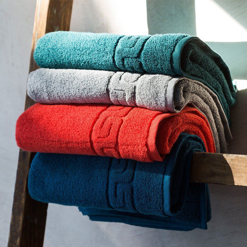 Качественные полотенца махровые. Полотенце. Полотенце махровое. Полотенце/разноцветное. Набор махровых полотенец.