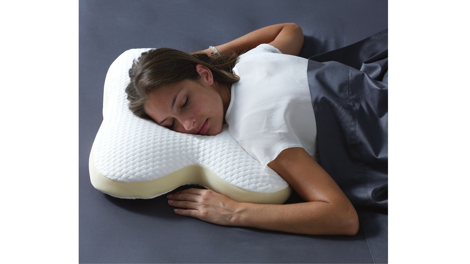 Как спать на ортопедической подушке фото