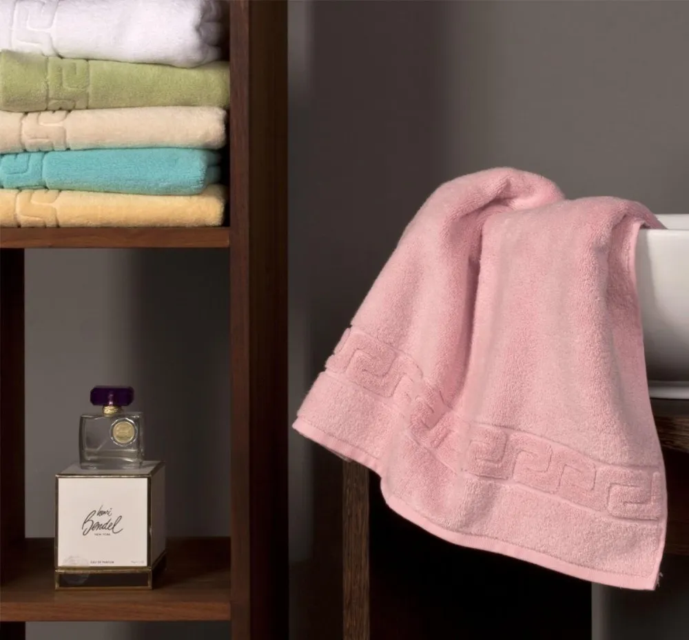 Махровое полотенце Dreamflor розового цвета от магазина Beddington.ru