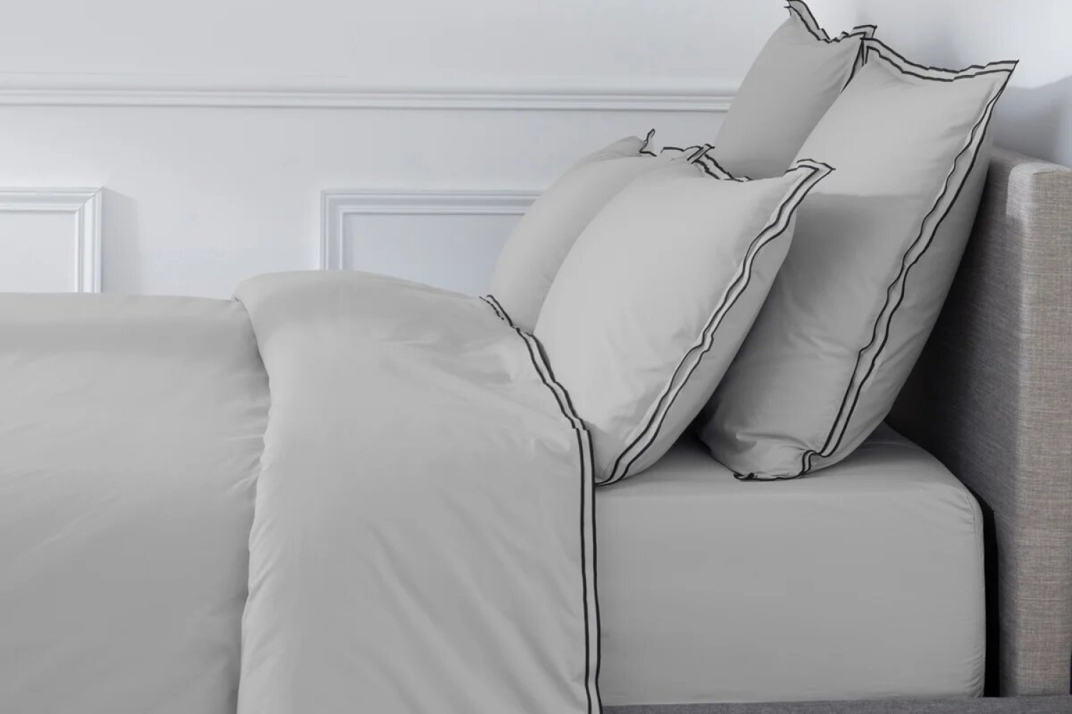 Наволочка PURE WHITE Percale Light Grey – Finition Black 65x65 см
