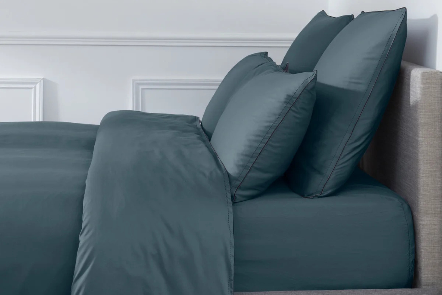Наволочка PURE WHITE Satin Midnight Blue – Finition Black 65x65 см