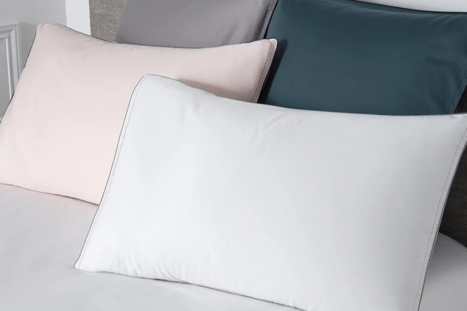 Наволочка PURE WHITE Satin Midnight Blue – Finition Black 65x65 см