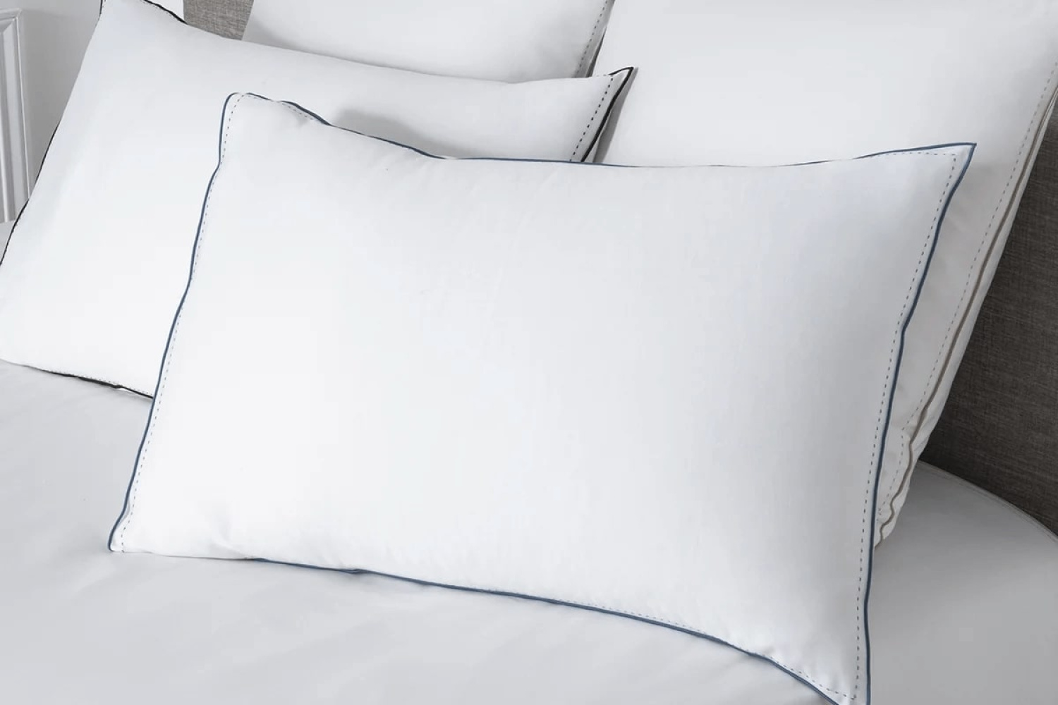 Наволочка PURE WHITE Satin Blanc – Finition Sable 65x65 см