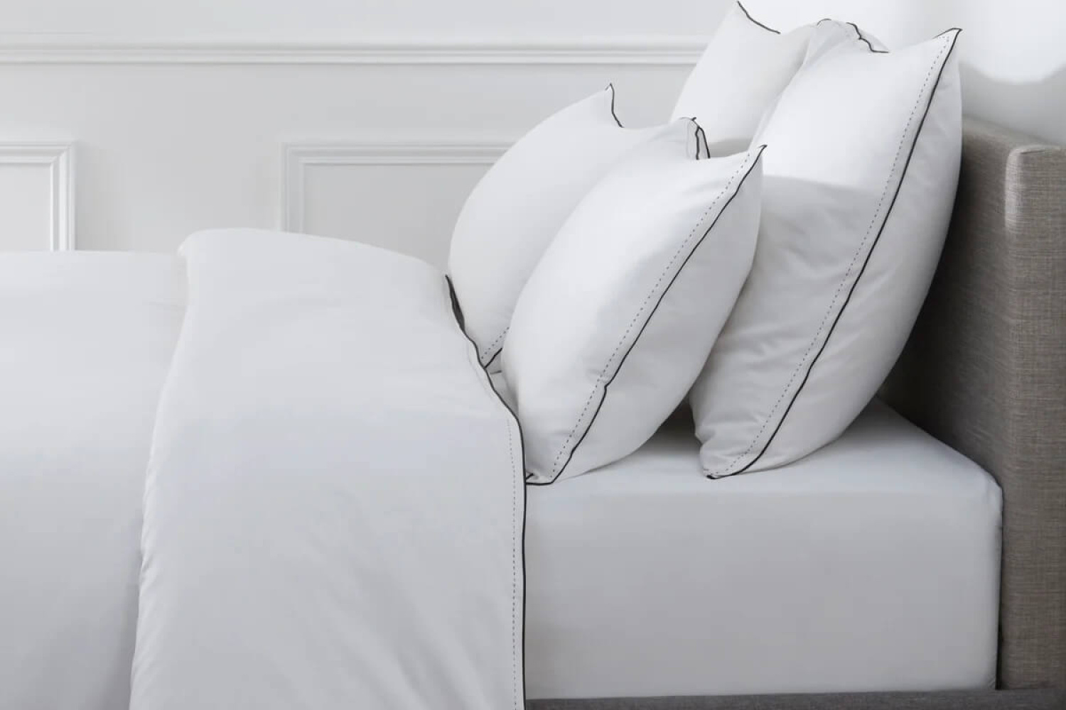 Наволочка PURE WHITE Satin Blanc – Finition Noire 65x65 см